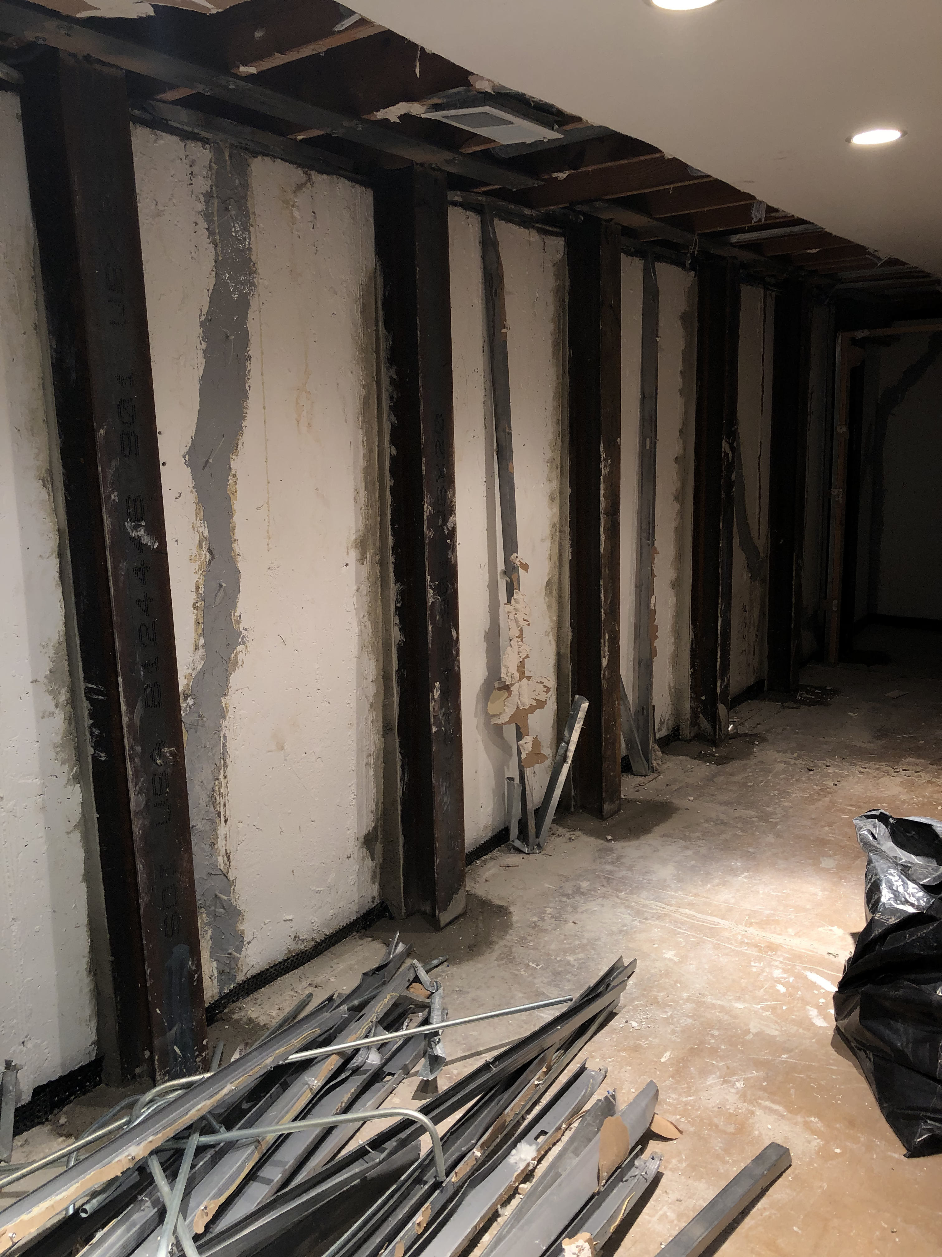 Wall Bracing Vertical Steel I-Beams Waterproofing Cracks using Epoxy Injection